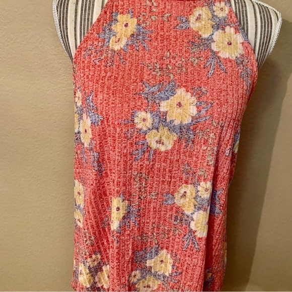 NEW W5 Tunic Top Large Sleeveless Faded Red Floral Gold Blue Greens Buttons - Picture 3 of 16